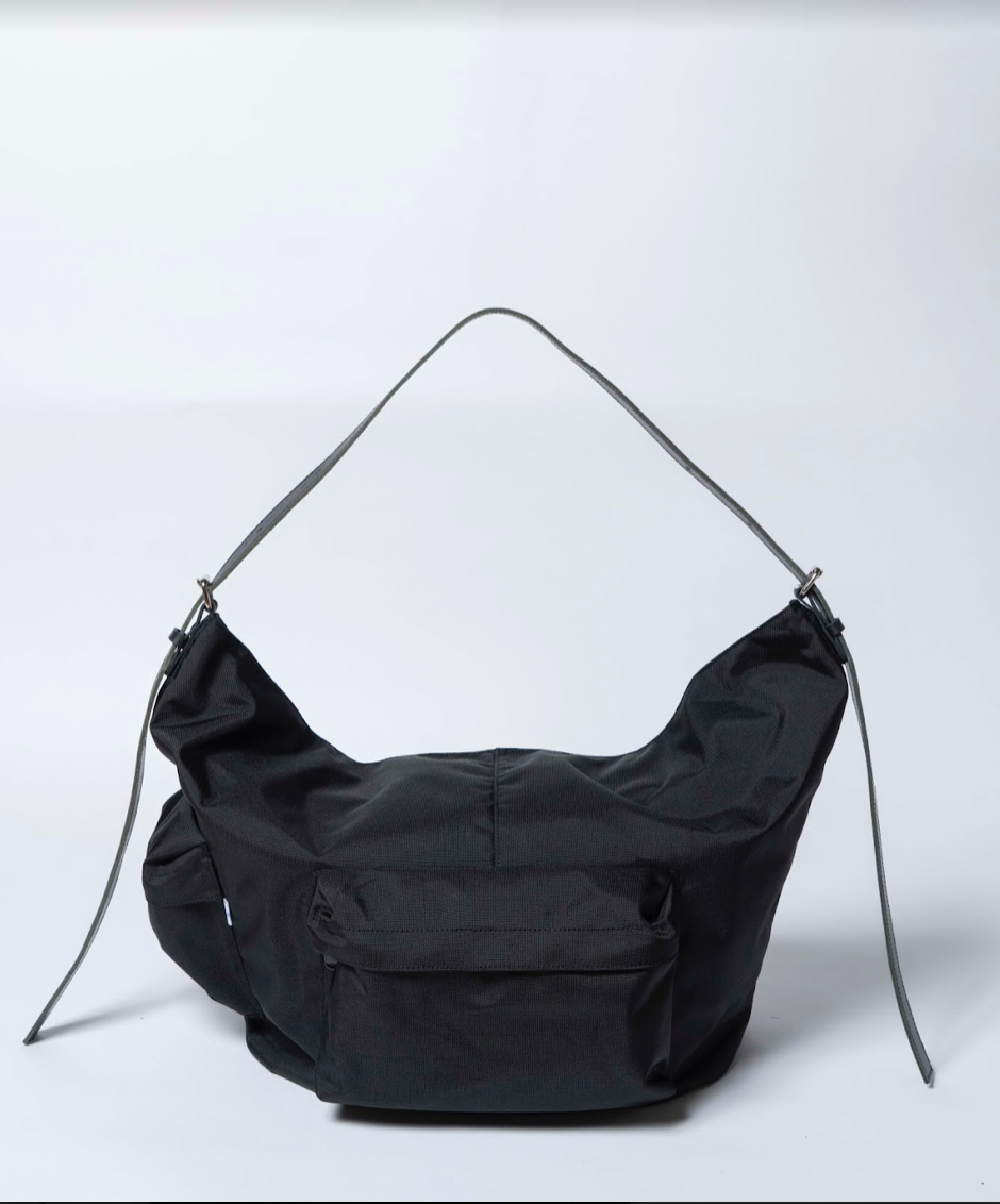 KUDOS BODY BAG / BLACK