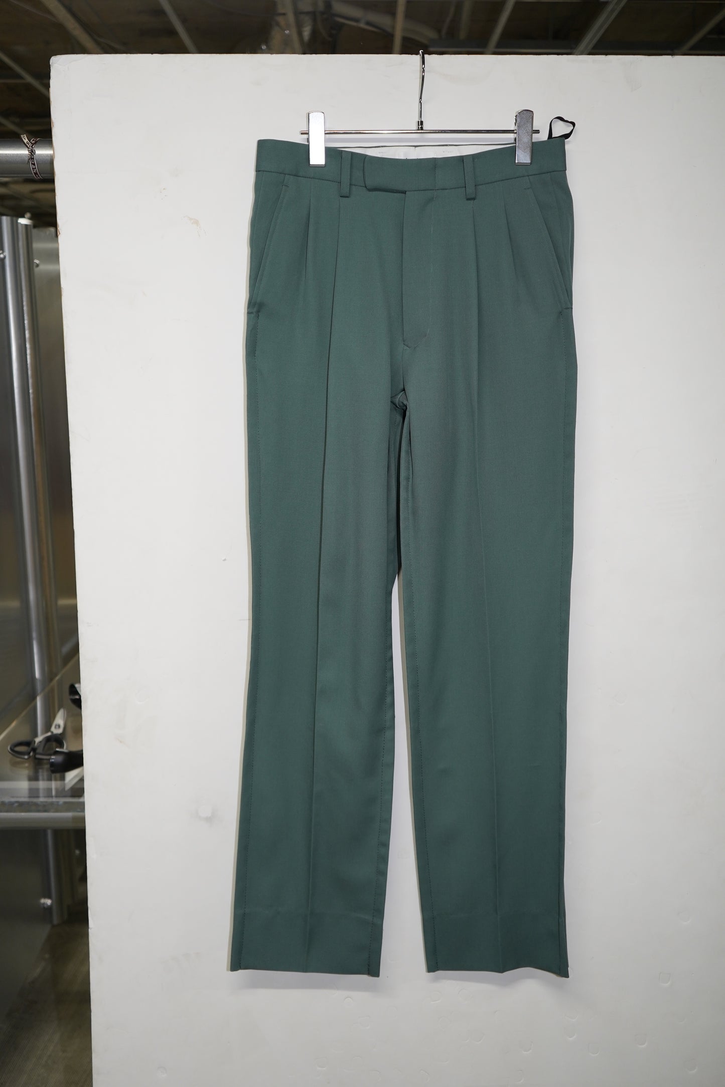 SIDE SEAM TROUSERS / GREEN