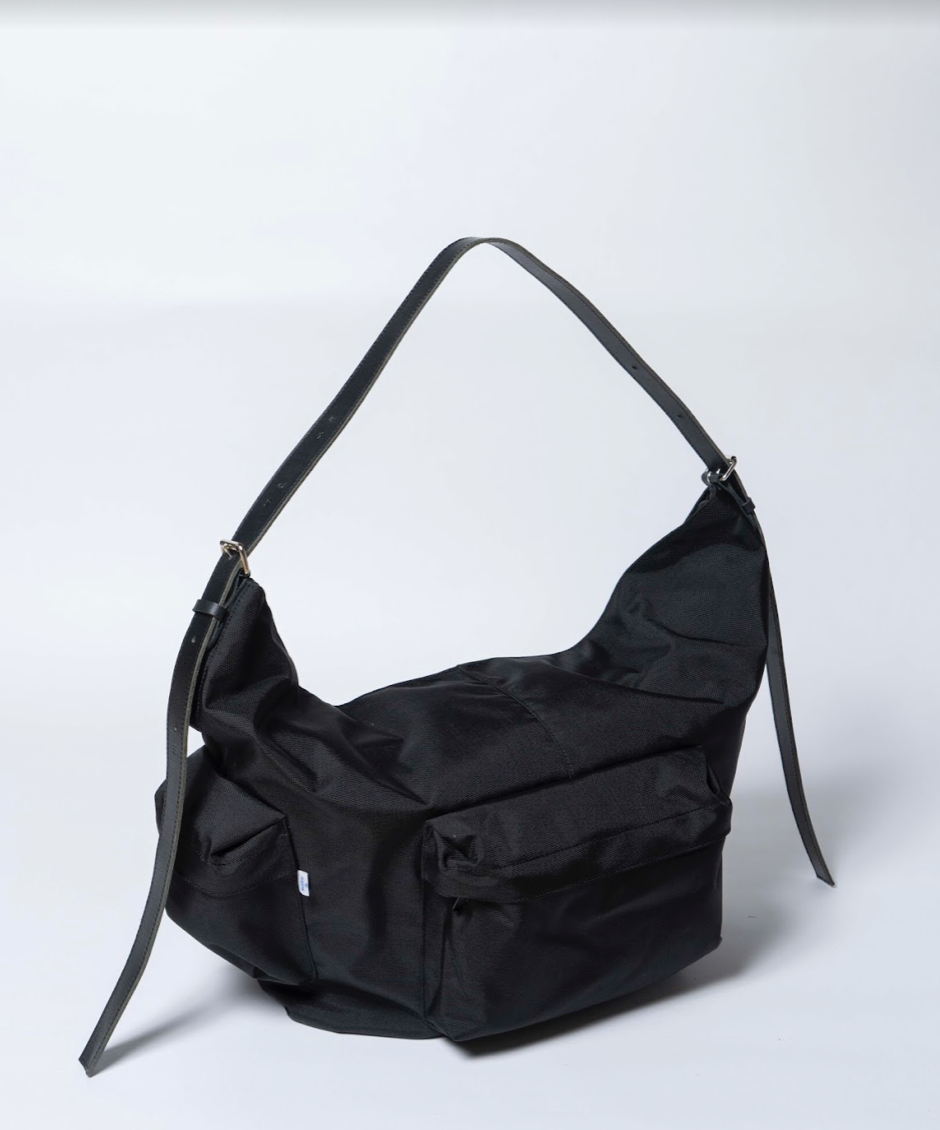 KUDOS BODY BAG / BLACK